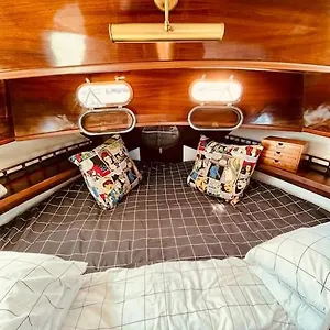  Hotel en barco Vintage Classic 70s Boat!